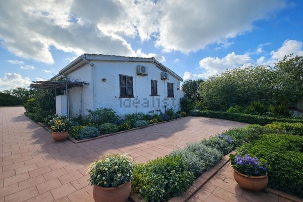 casa indipendente in vendita a Calasetta