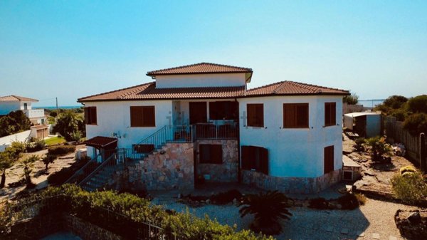 casa indipendente in vendita a Calasetta