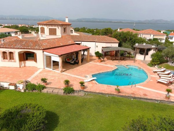 casa indipendente in vendita a Calasetta