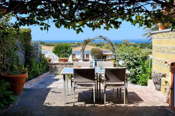 casa indipendente in vendita a Calasetta