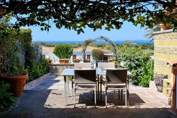 casa indipendente in vendita a Calasetta