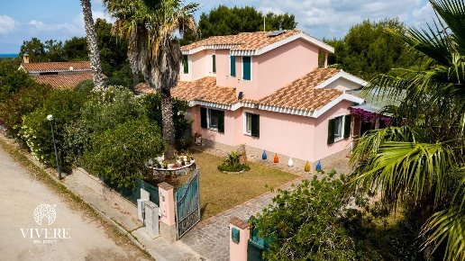 casa indipendente in vendita a Calasetta