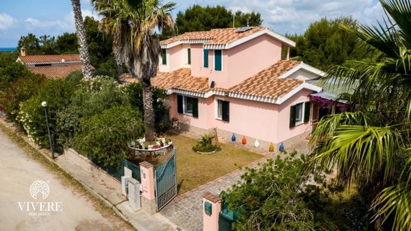 casa indipendente in vendita a Calasetta