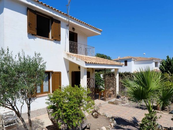 casa indipendente in vendita a Calasetta