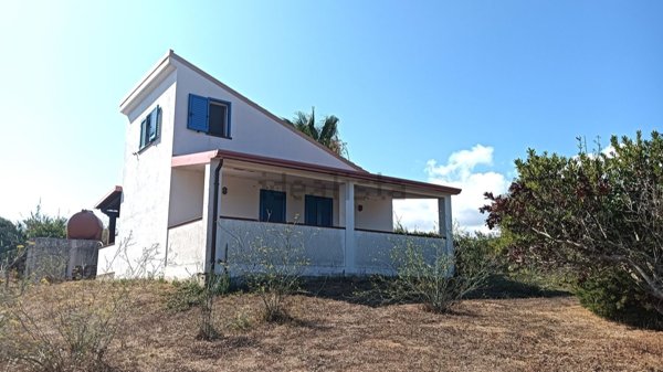 casa indipendente in vendita a Calasetta in zona Cussorgia