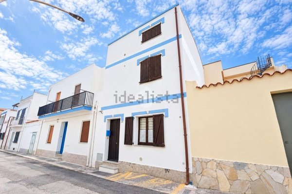 casa indipendente in vendita a Calasetta