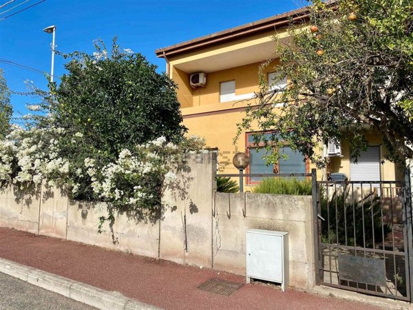 casa indipendente in vendita a Carbonia in zona Cortoghiana