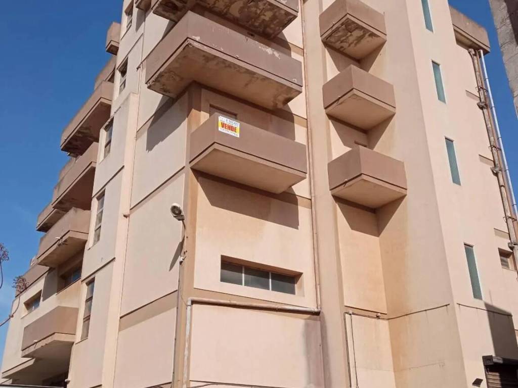 intera palazzina in vendita a Carbonia