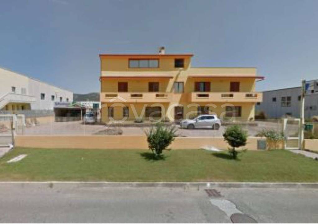 locale commerciale in vendita a Carbonia