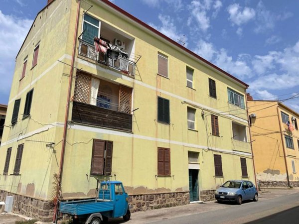 appartamento in vendita a Carbonia in zona Cortoghiana