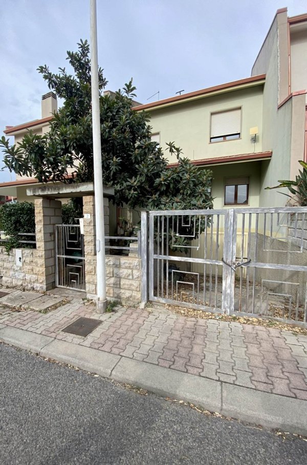 casa indipendente in vendita a Carbonia