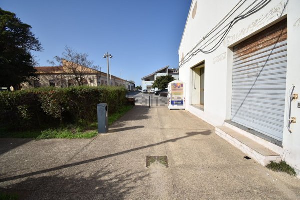 locale commerciale in vendita a Carbonia in zona Bacu Abis