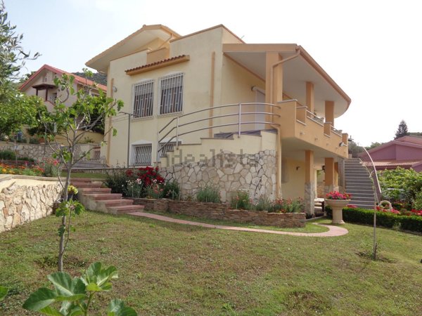 casa indipendente in vendita a Carbonia