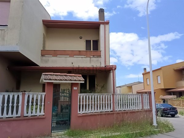 casa indipendente in vendita a Carbonia