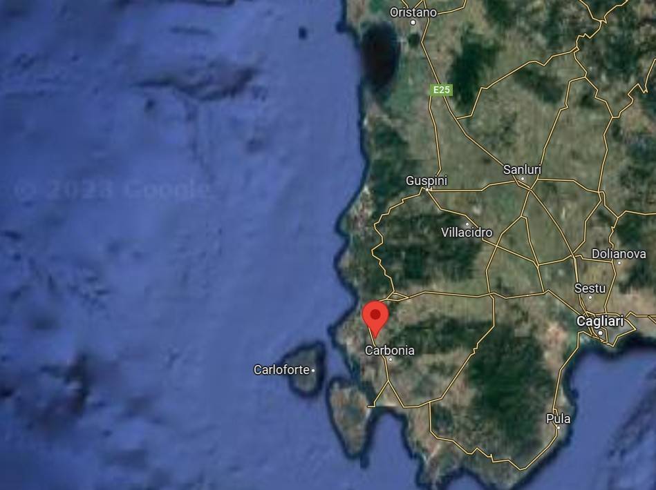 appartamento in vendita a Carbonia in zona Cortoghiana