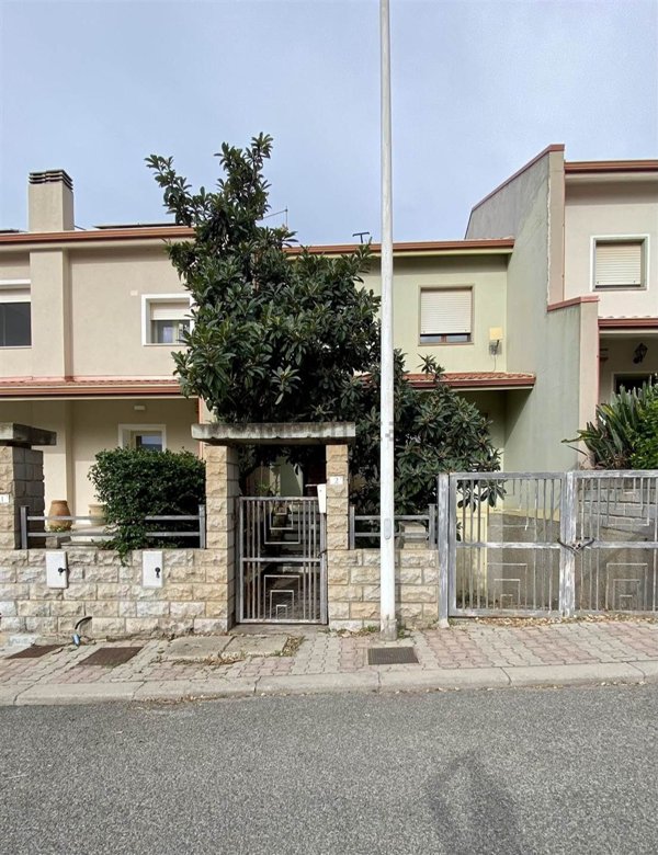 casa indipendente in vendita a Carbonia