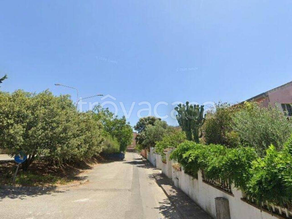 appartamento in vendita a Carbonia in zona Cortoghiana