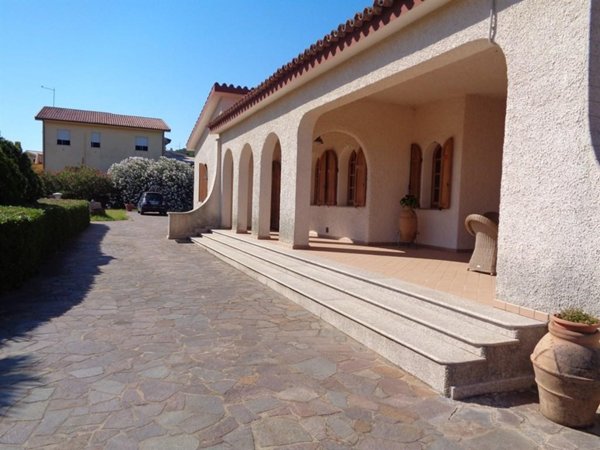 casa indipendente in vendita a Carbonia in zona Flumentepido