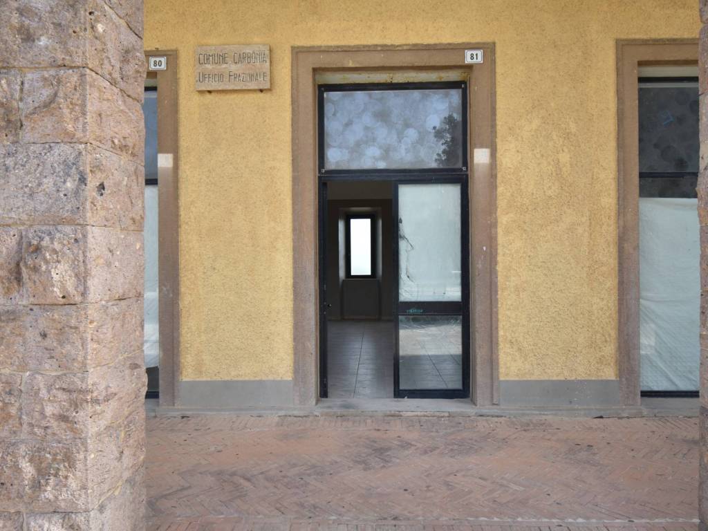intera palazzina in vendita a Carbonia in zona Cortoghiana