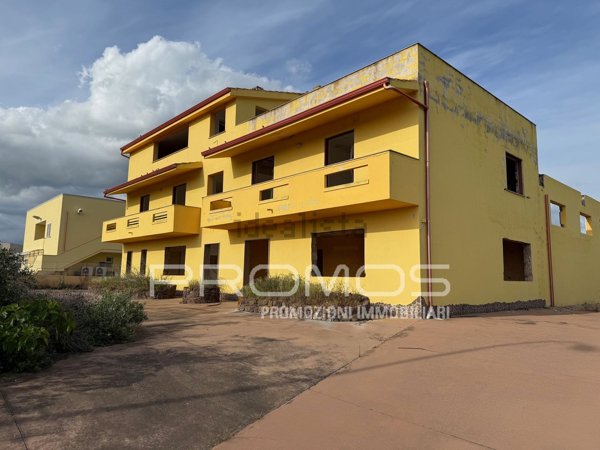 capannone in vendita a Carbonia