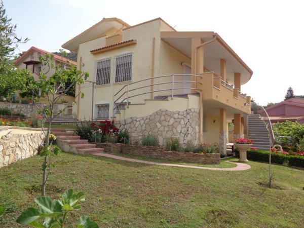 casa indipendente in vendita a Carbonia