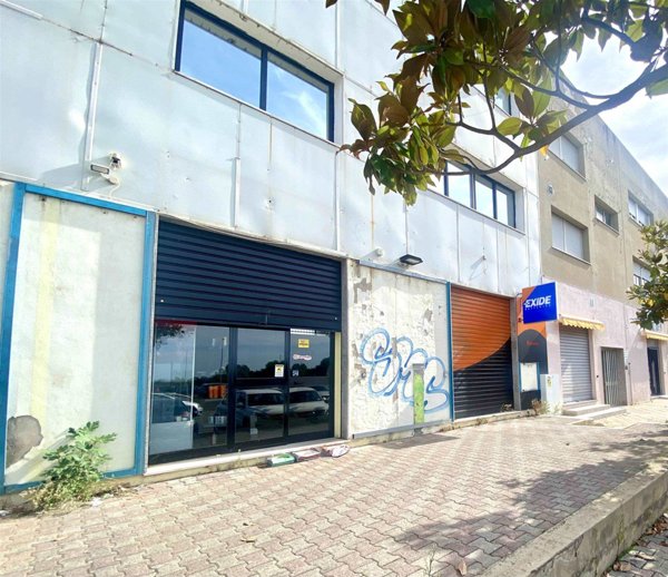 locale commerciale in vendita a Carbonia