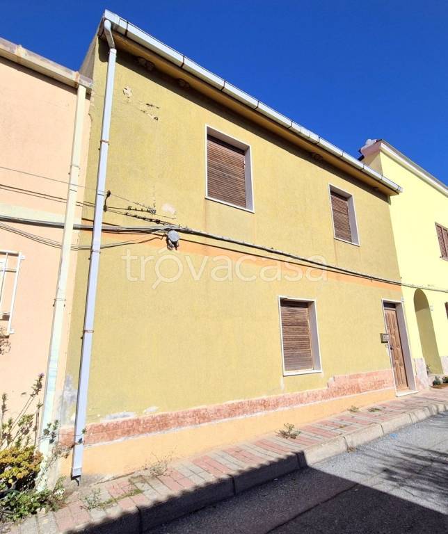 casa indipendente in vendita a Carbonia in zona Serbariu