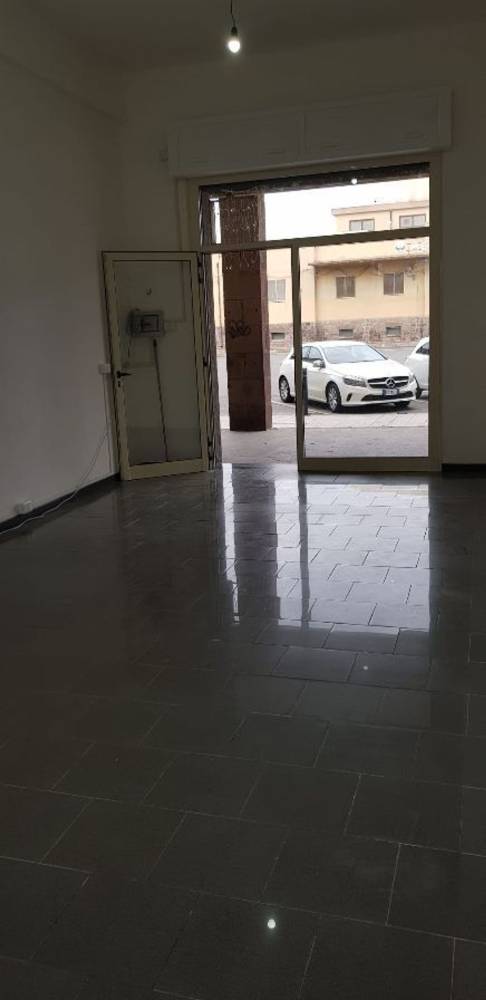 locale commerciale in vendita a Carbonia