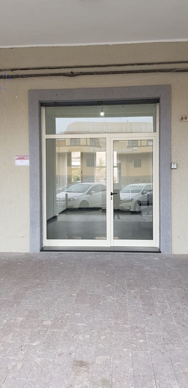 locale commerciale in vendita a Carbonia