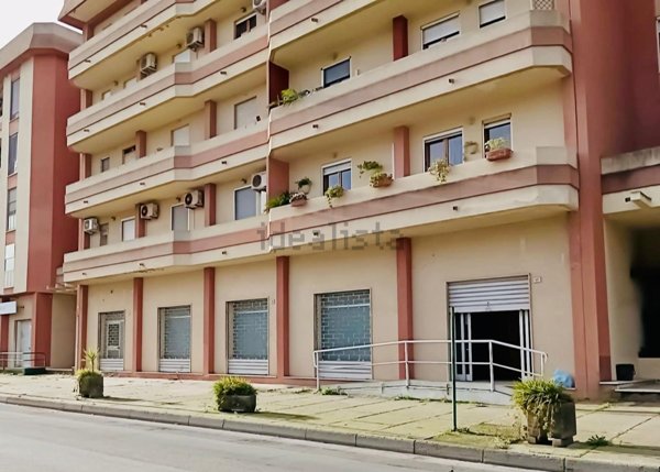 locale commerciale in vendita a Carbonia