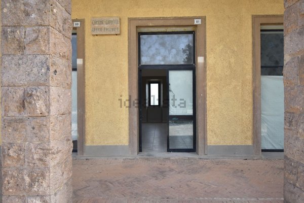 locale commerciale in vendita a Carbonia in zona Cortoghiana