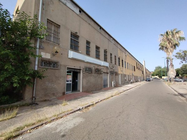 locale di sgombero in vendita a Carbonia in zona Cortoghiana