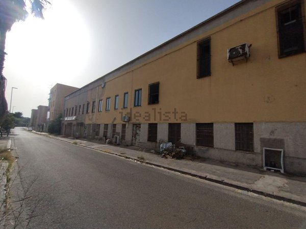 locale di sgombero in vendita a Carbonia in zona Cortoghiana