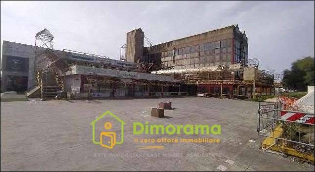 capannone in vendita a Carbonia