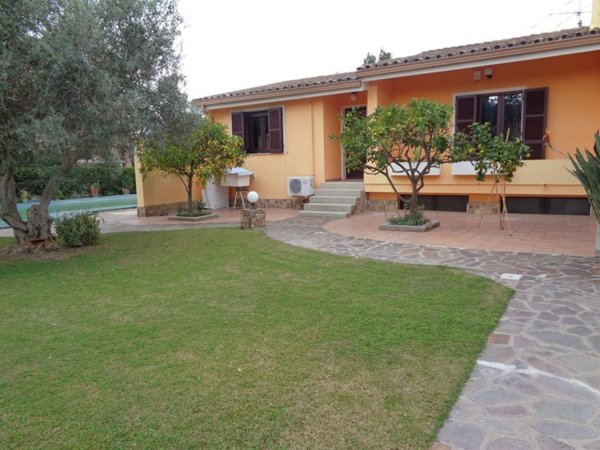 casa indipendente in vendita a Carbonia