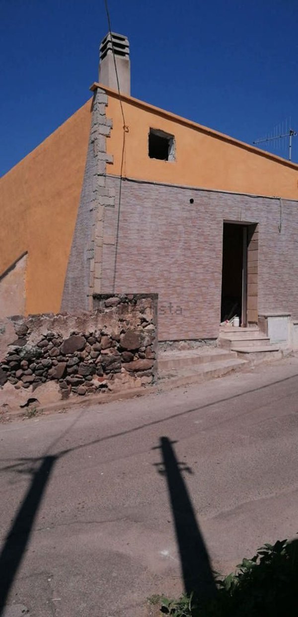 casa indipendente in vendita a Carbonia