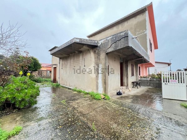 casa indipendente in vendita a Carbonia in zona Cortoghiana