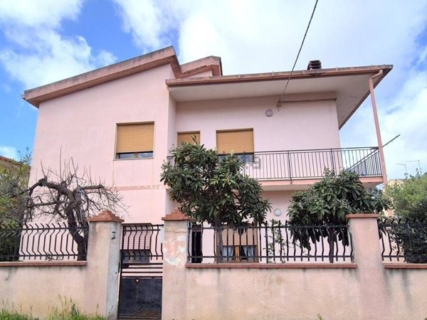 casa indipendente in vendita a Carbonia
