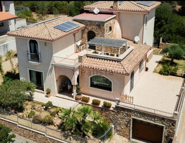 casa indipendente in vendita a Carbonia