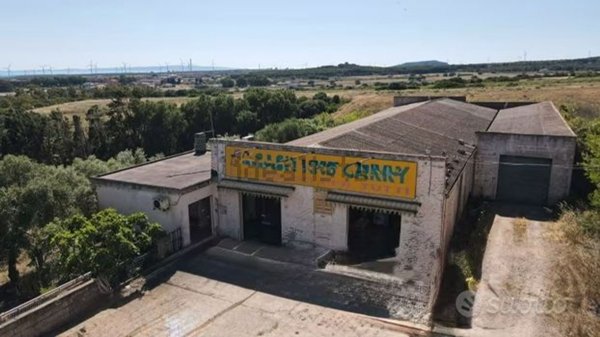 locale commerciale in vendita a Carbonia in zona Cortoghiana