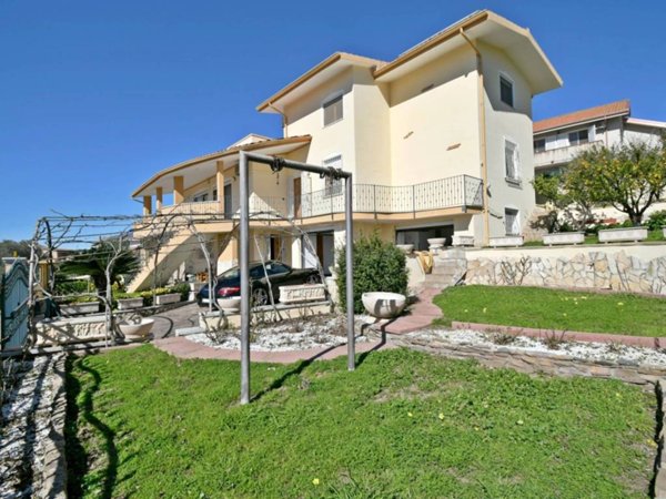 casa indipendente in vendita a Carbonia