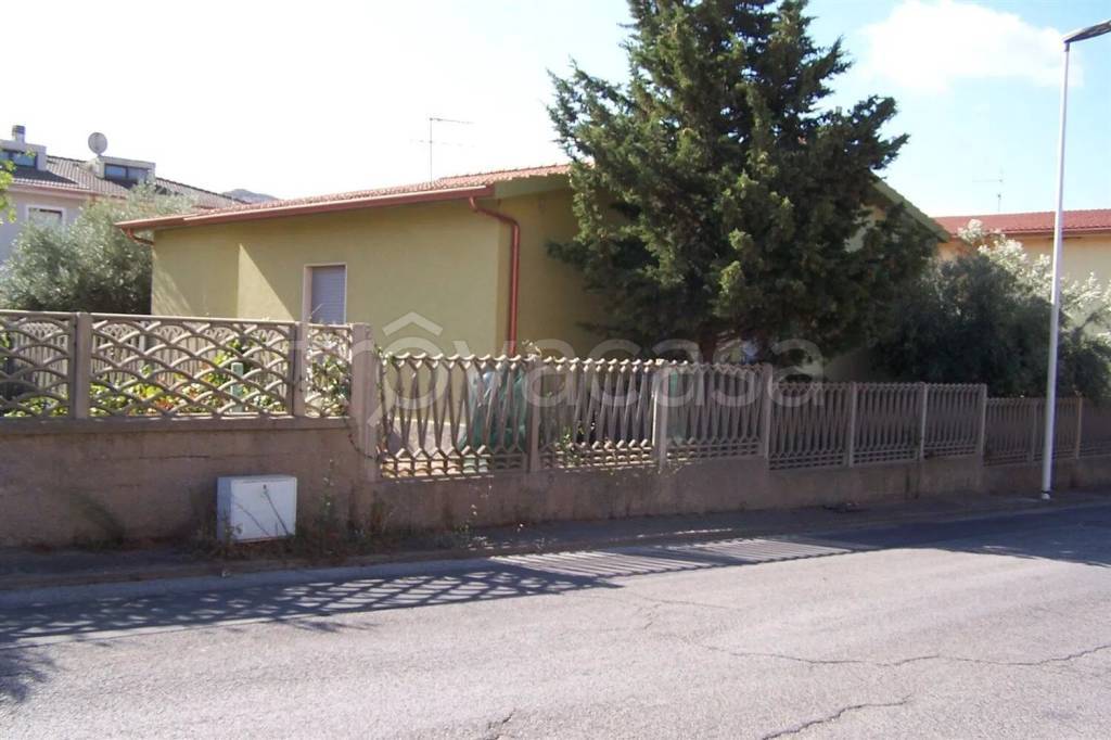 casa indipendente in vendita a Carbonia
