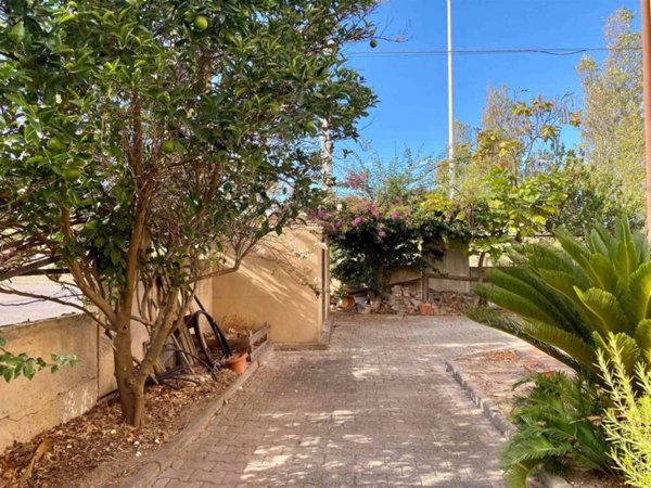 casa indipendente in vendita a Carbonia in zona Cortoghiana