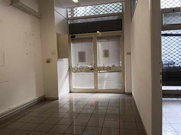 locale di sgombero in vendita a Carbonia