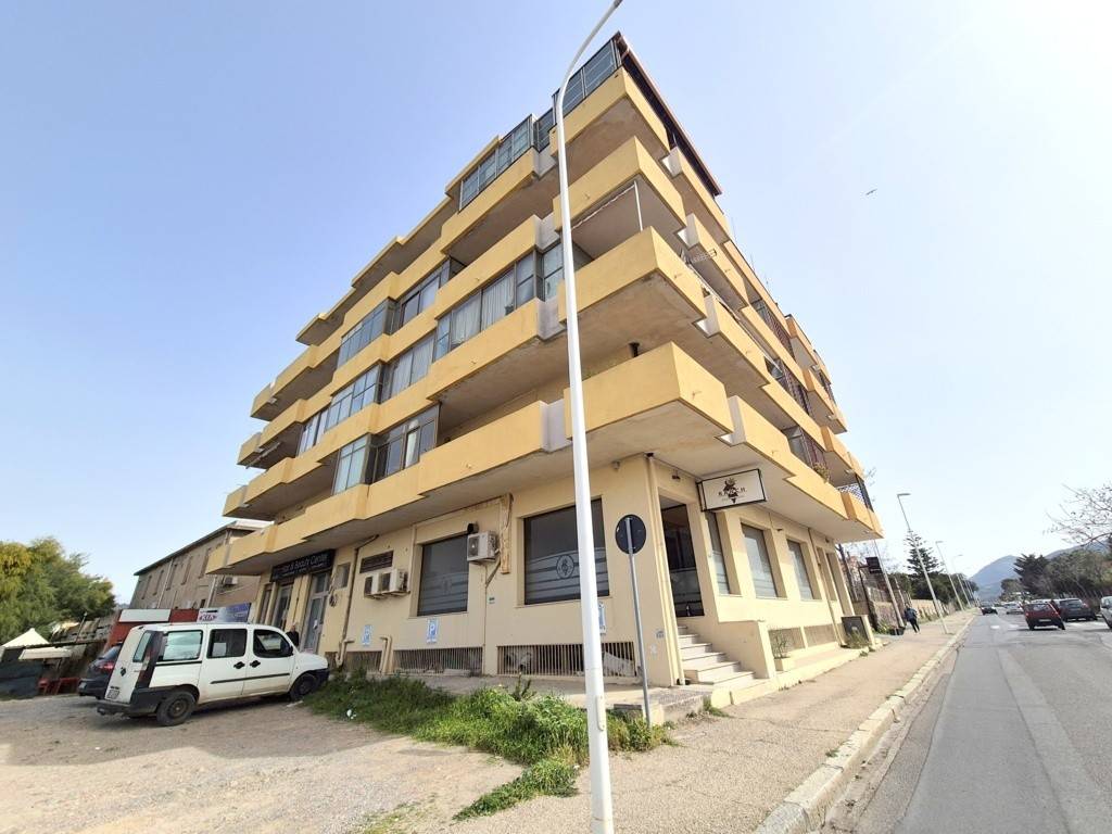 appartamento in vendita a Carbonia in zona Serbariu