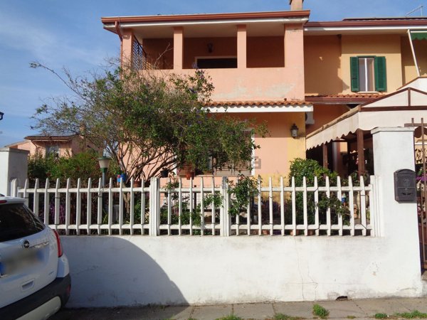 casa indipendente in vendita a Carbonia in zona Flumentepido