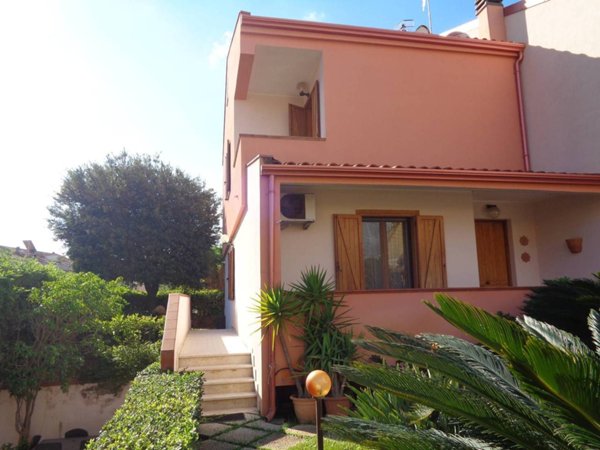 casa indipendente in vendita a Carbonia in zona Serbariu