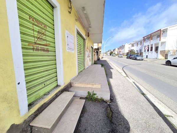 negozio in vendita a Carbonia