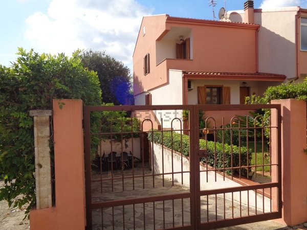 casa indipendente in vendita a Carbonia in zona Serbariu