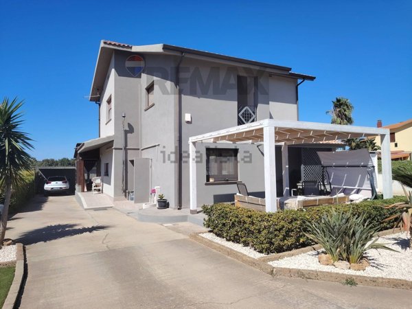 casa indipendente in vendita a Carbonia in zona Flumentepido
